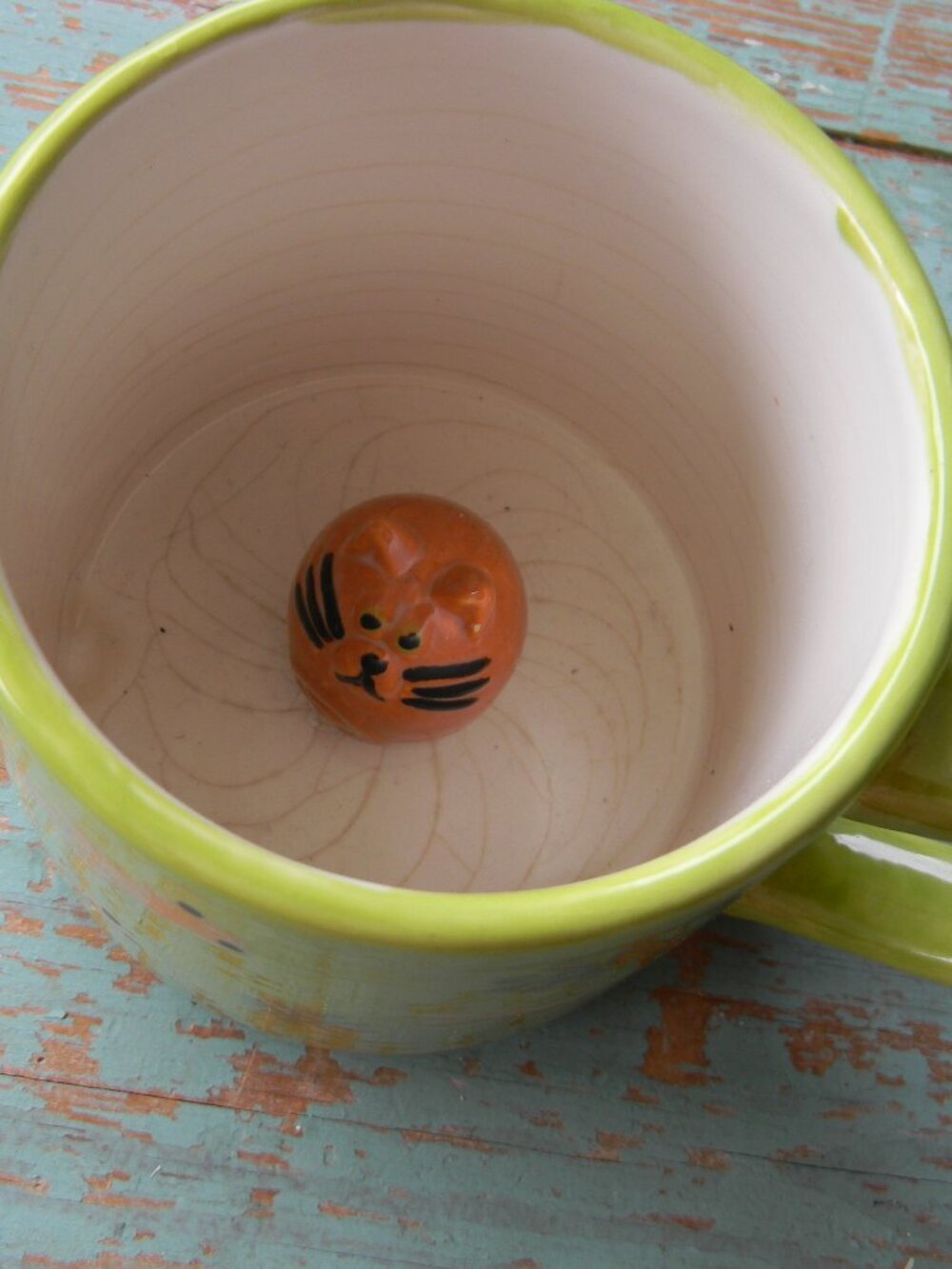 CRAZY SQUID GREEN COFFEE MUG WITH 3D ORANGE CAT INSIDE WHIMSICAL